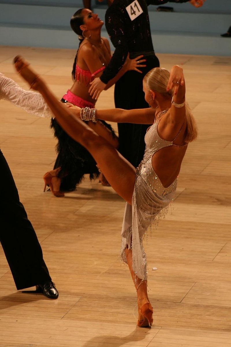 Salsa dancers